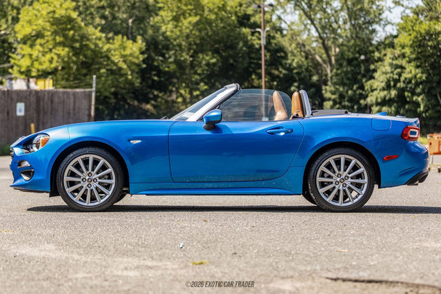 Used 2017 FIAT 124 Spider Lusso RWD image 3