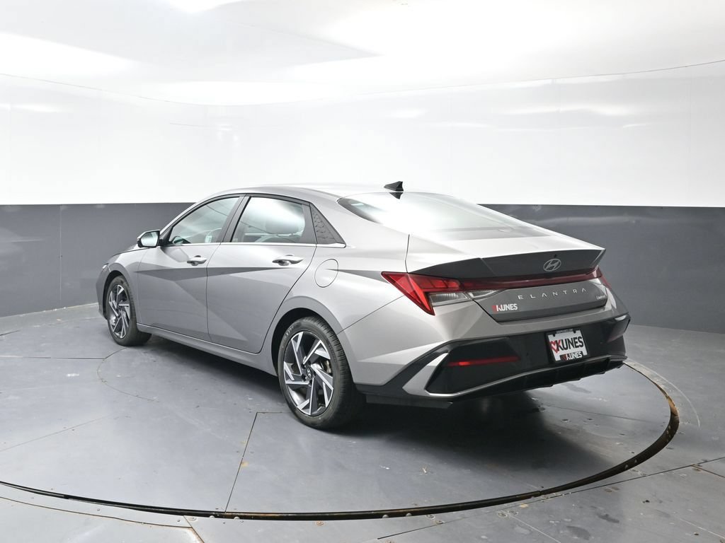 Used 2024 Hyundai Elantra Limited FWD image 11