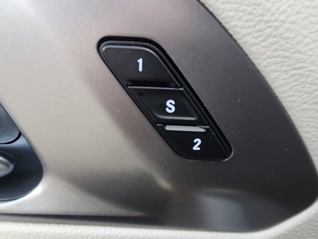 Certified 2023 Chrysler Pacifica Touring-L image 33