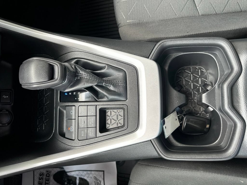 Certified 2021 Toyota RAV4 XLE w/ Convenience Package AWD/4WD image 29
