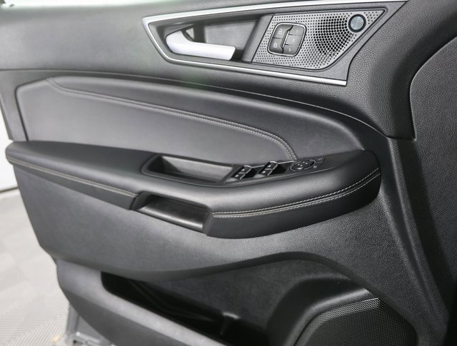 Used 2024 Ford Edge Titanium image 17
