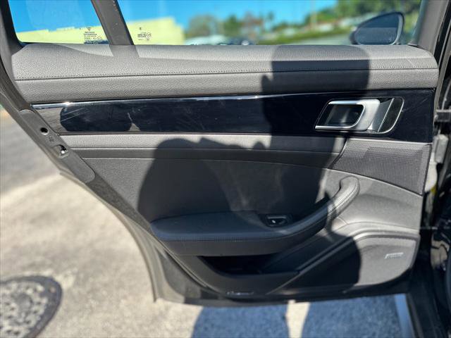 Used 2018 Porsche Panamera 4 image 19