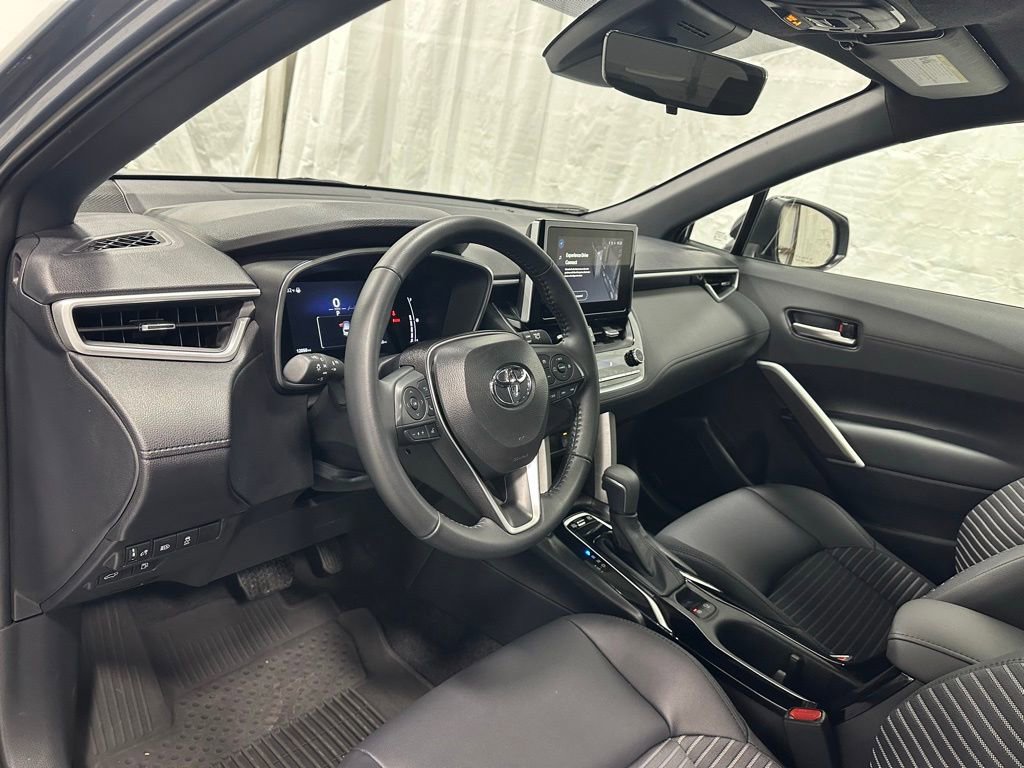 Used 2025 Toyota Corolla Cross XSE image 15