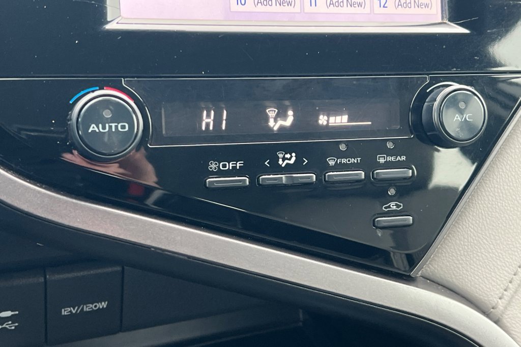 Used 2019 Toyota Camry SE image 16