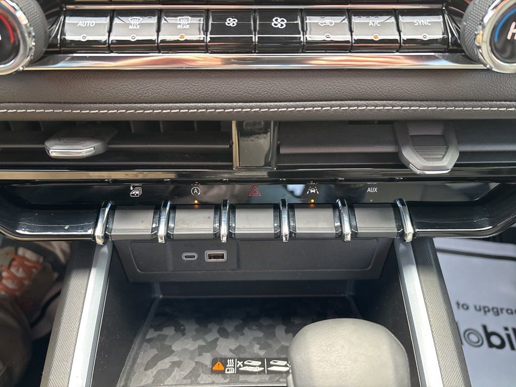 Used 2023 Chevrolet Colorado LT w/ LT Convenience Package III image 23