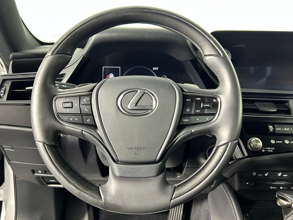 Used 2022 Lexus ES 300h w/ Luxury Package FWD image 27
