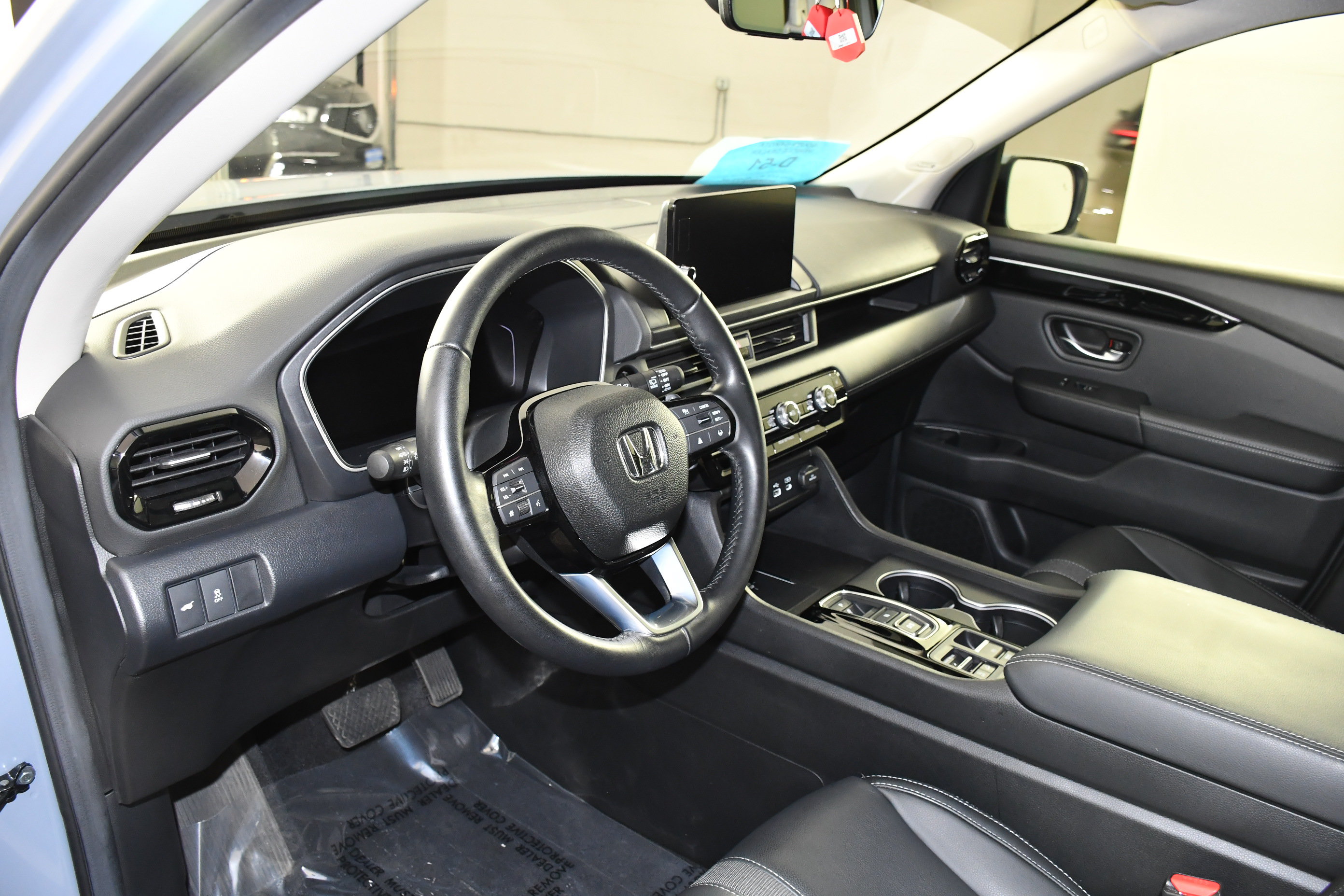 Certified 2025 Honda Pilot Touring image 2
