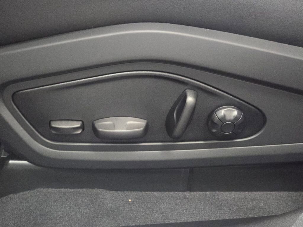 New 2025 Porsche Taycan image 26