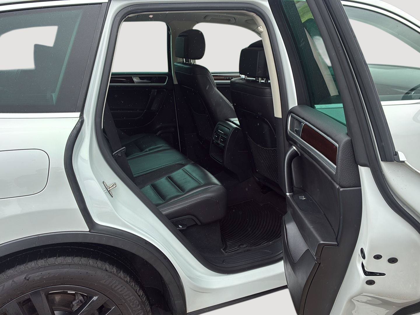 Used 2016 Volkswagen Touareg VR6 AWD/4WD image 17