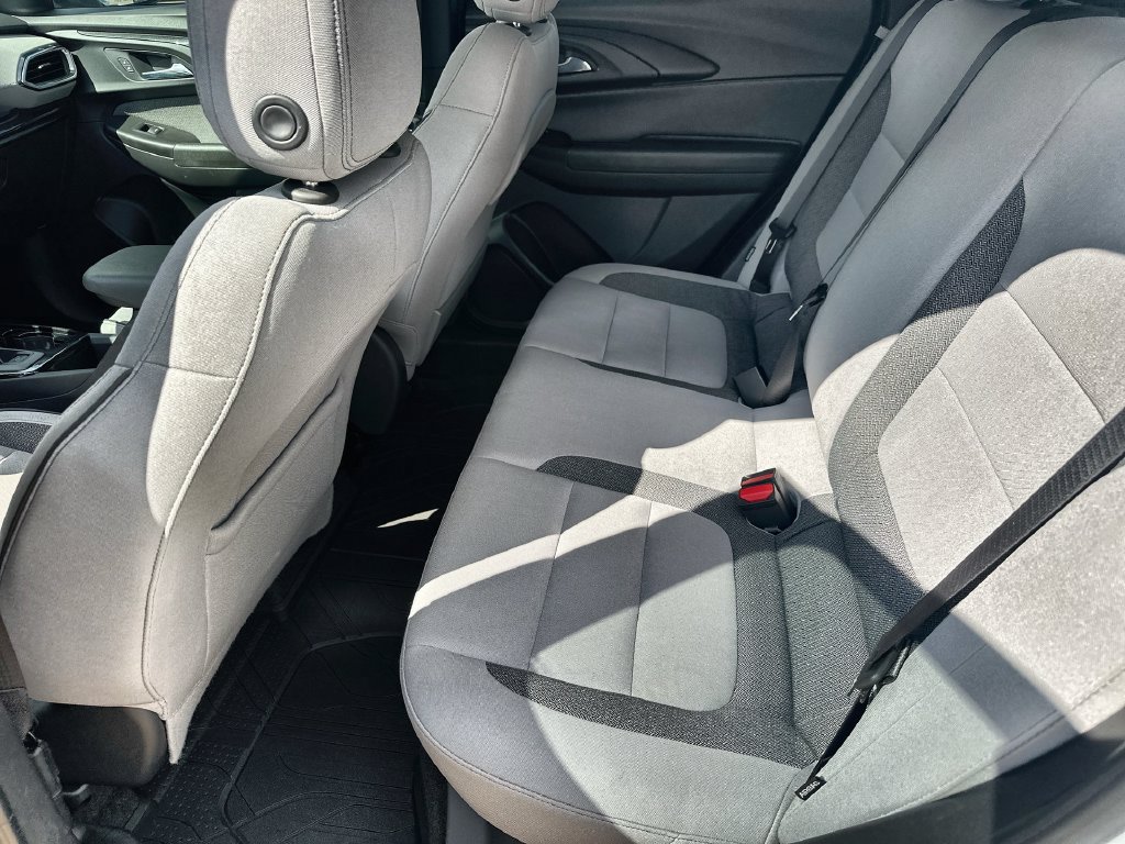 Used 2021 Chevrolet TrailBlazer LT w/ Driver Confidence Package FWD image 16