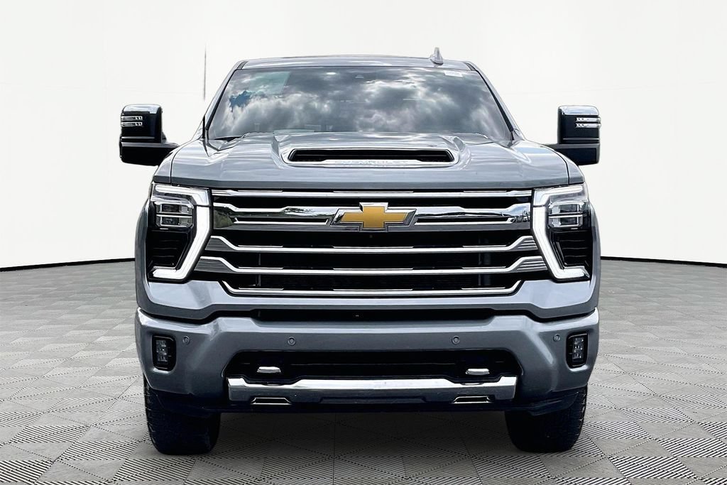 Used 2024 Chevrolet Silverado 2500 High Country w/ High Country Premium Package AWD/4WD image 2