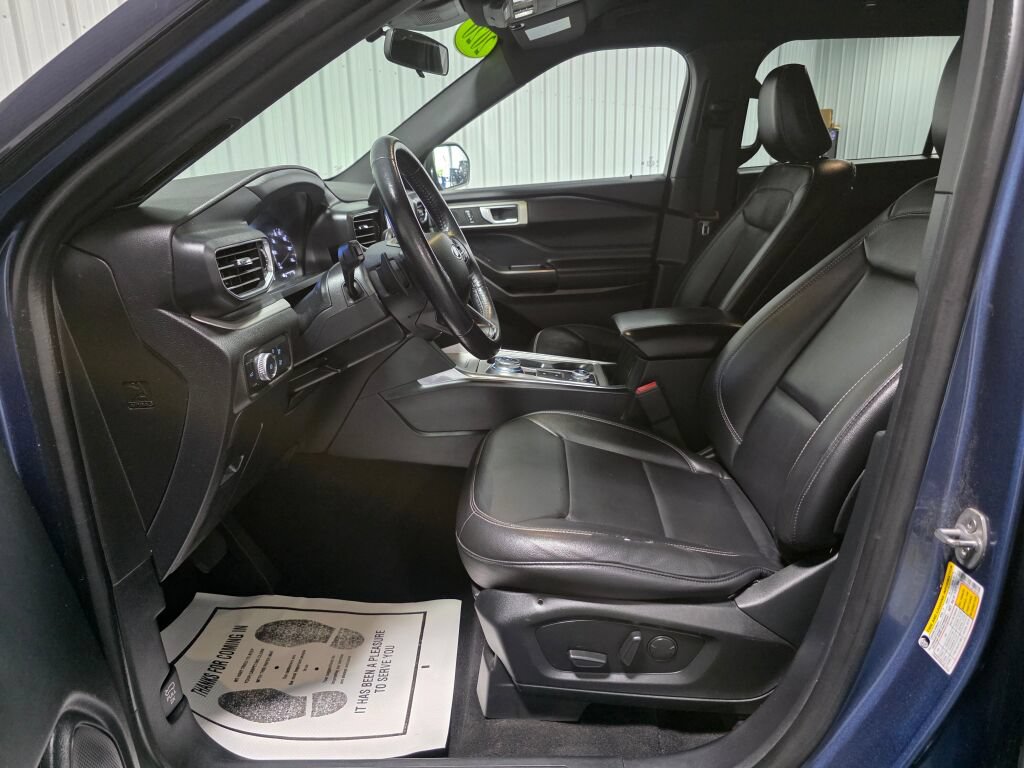 Used 2020 Ford Explorer XLT w/ Equipment Group 202A AWD/4WD image 9