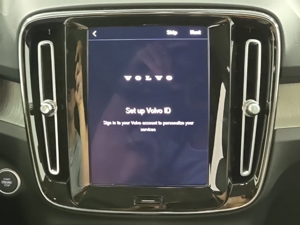 Used 2024 Volvo XC40 B5 Ultimate w/ Climate Package image 20