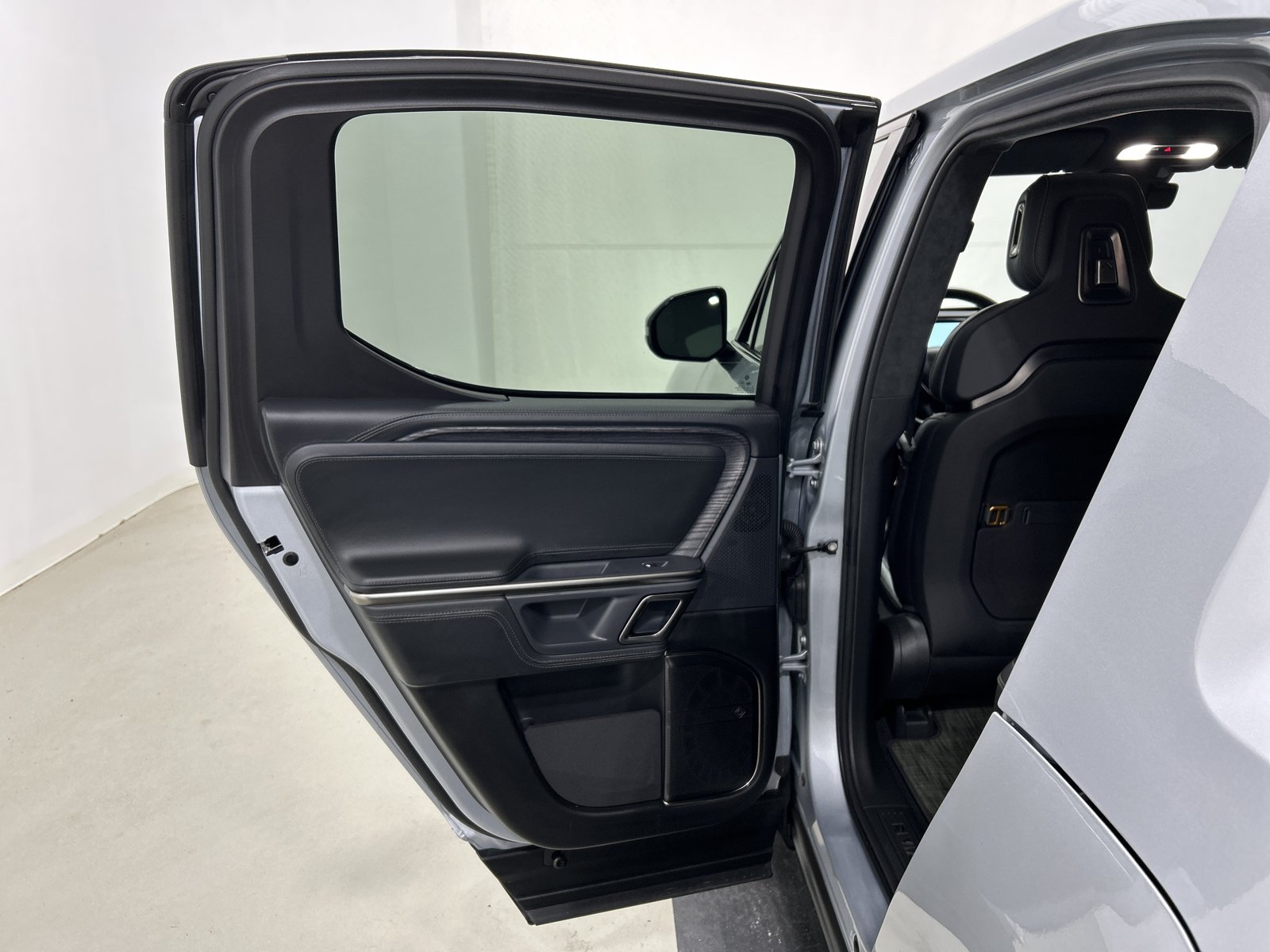 Used 2024 Rivian R1T Adventure AWD/4WD image 17