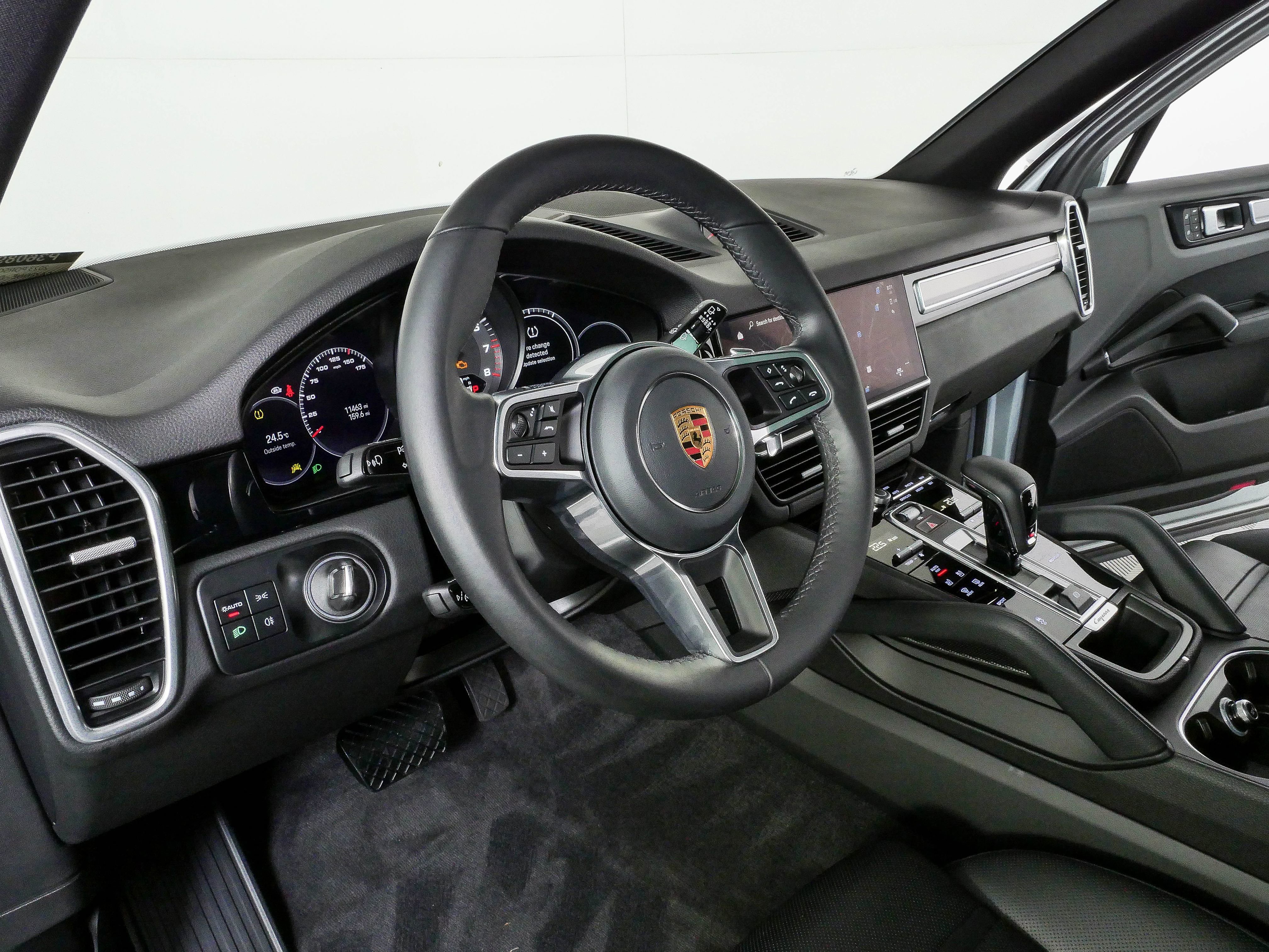 Certified 2023 Porsche Cayenne AWD/4WD image 4
