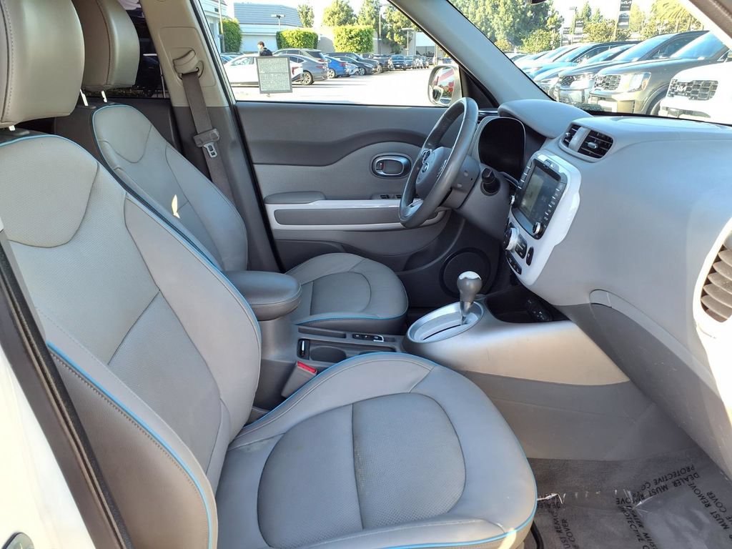 Used 2015 Kia Soul EV + FWD image 7