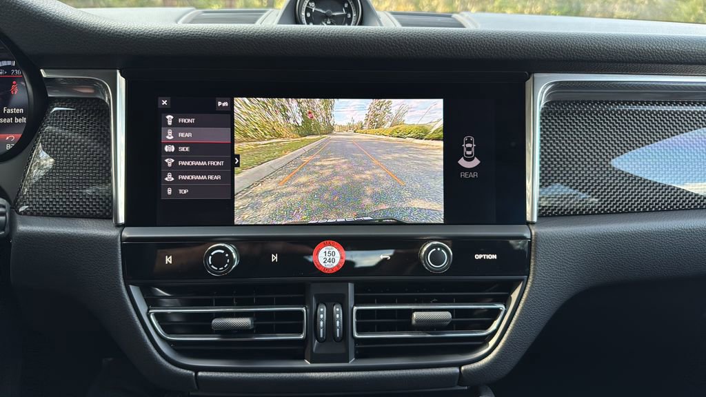 Certified 2025 Porsche Macan image 11