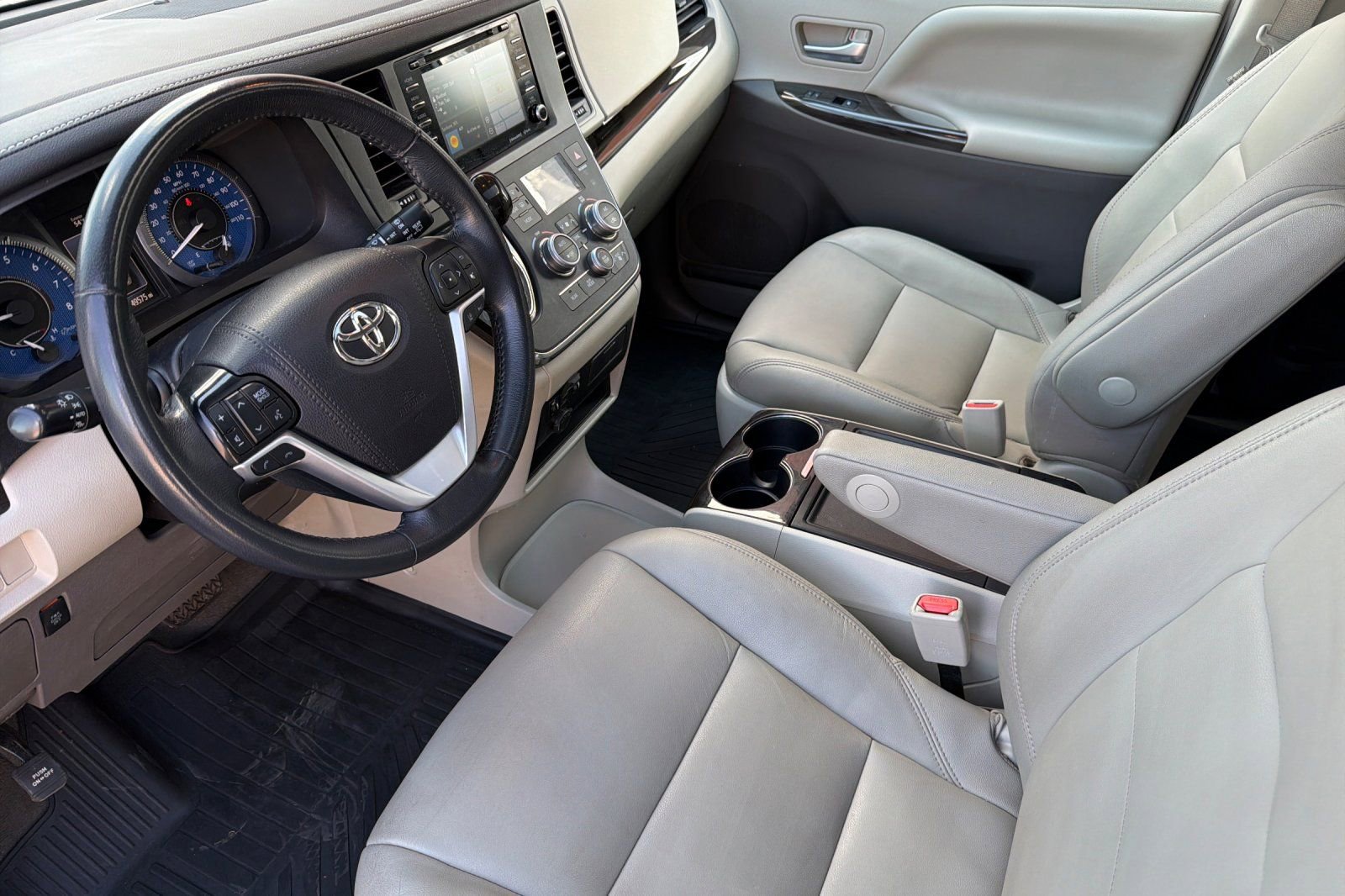 Used 2019 Toyota Sienna XLE w/ XLE Navigation Package AWD/4WD image 9