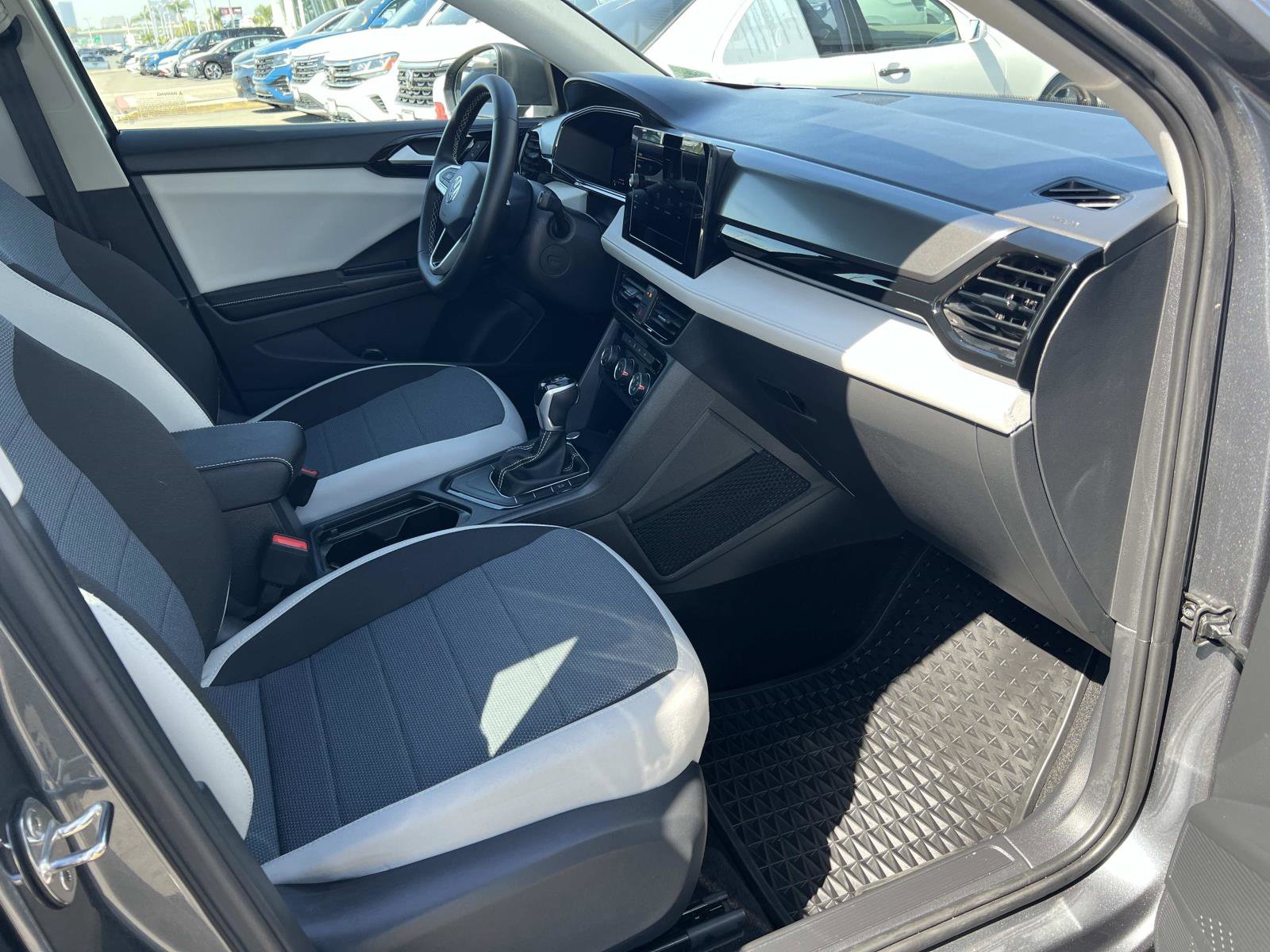 Used 2025 Volkswagen Taos S image 27