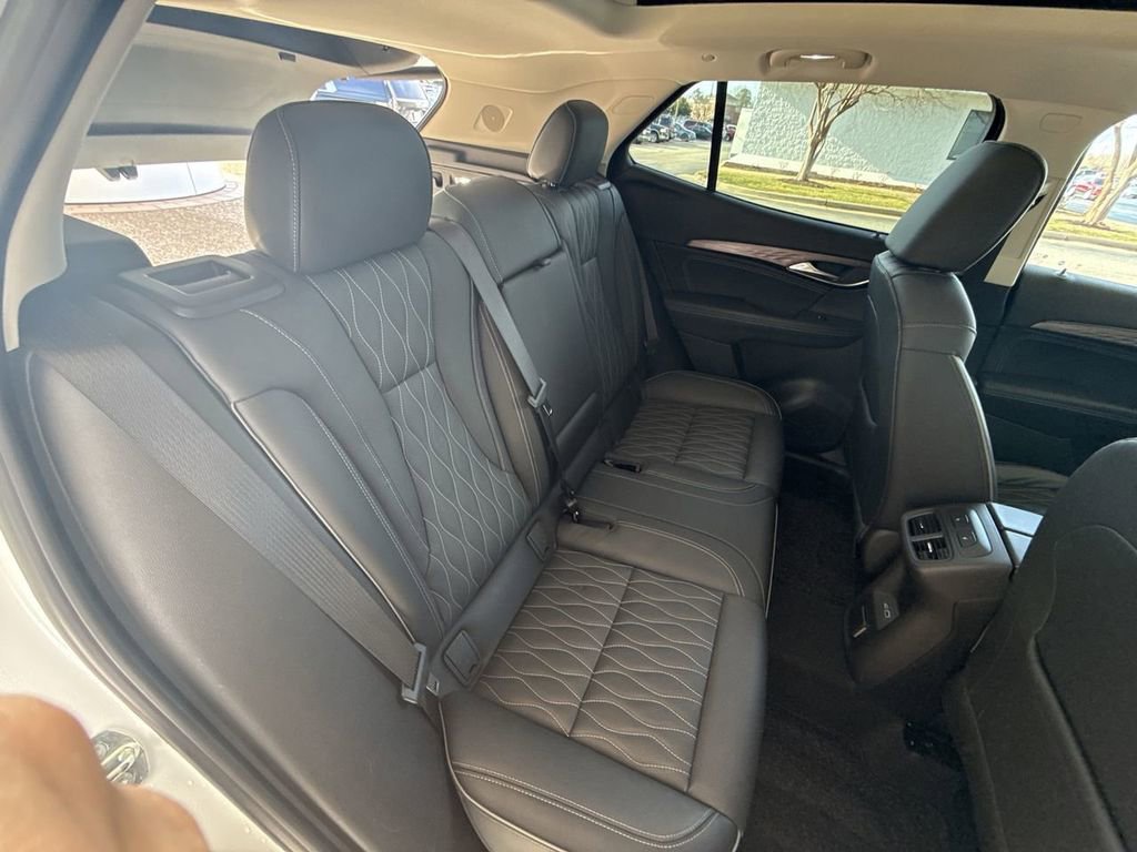 Certified 2021 Buick Envision Avenir w/ Technology Package II image 27