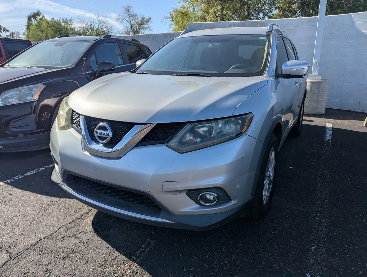 Used 2015 Nissan Rogue SV w/ SV Premium Package image 2