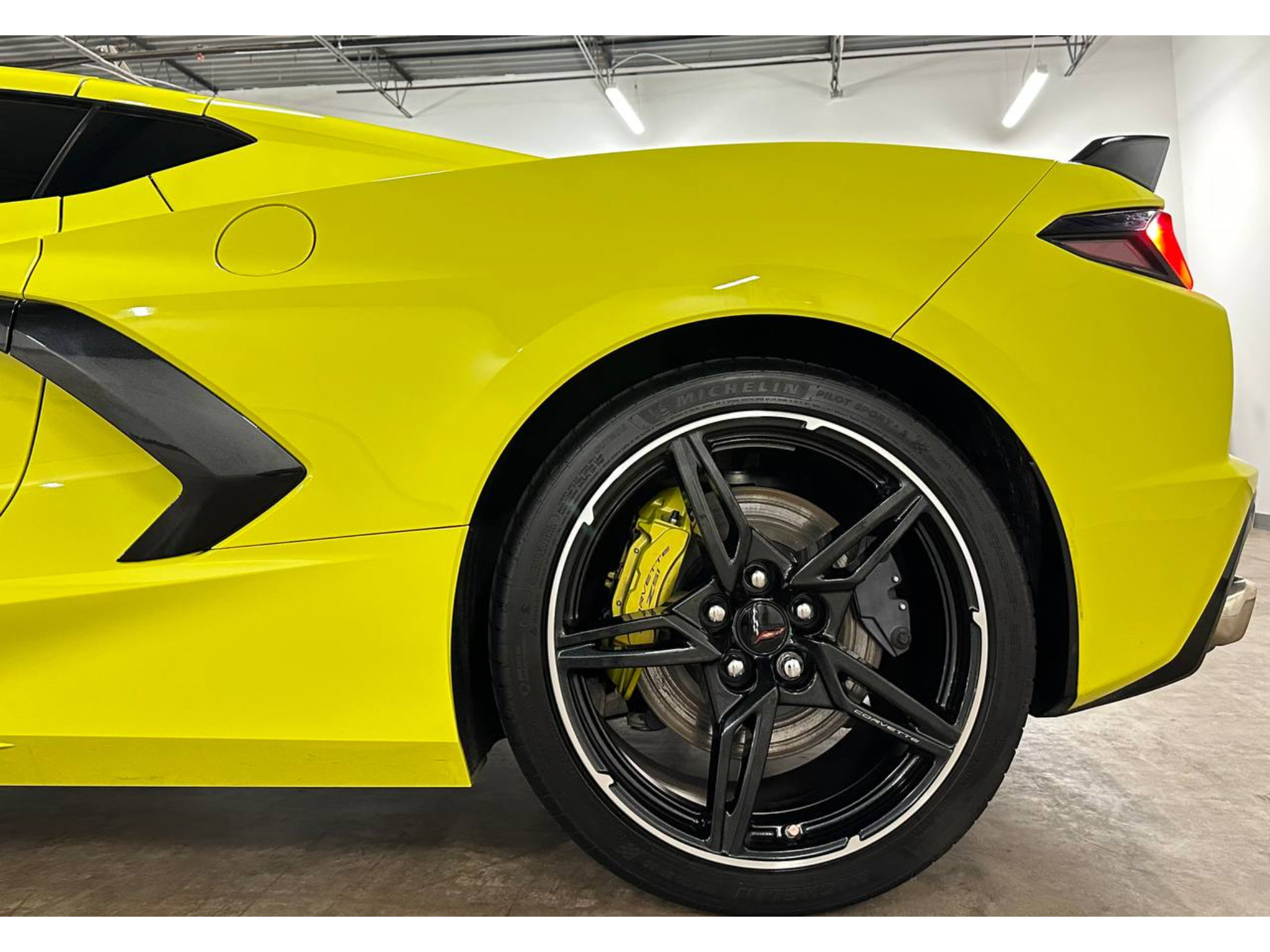 Used 2024 Chevrolet Corvette Stingray Preferred Cpe w/ Z51 Performance Package RWD image 9