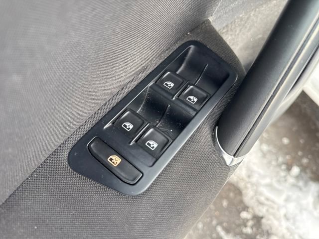 Used 2016 Volkswagen e-Golf SE w/ DC Fast Charging Package image 16
