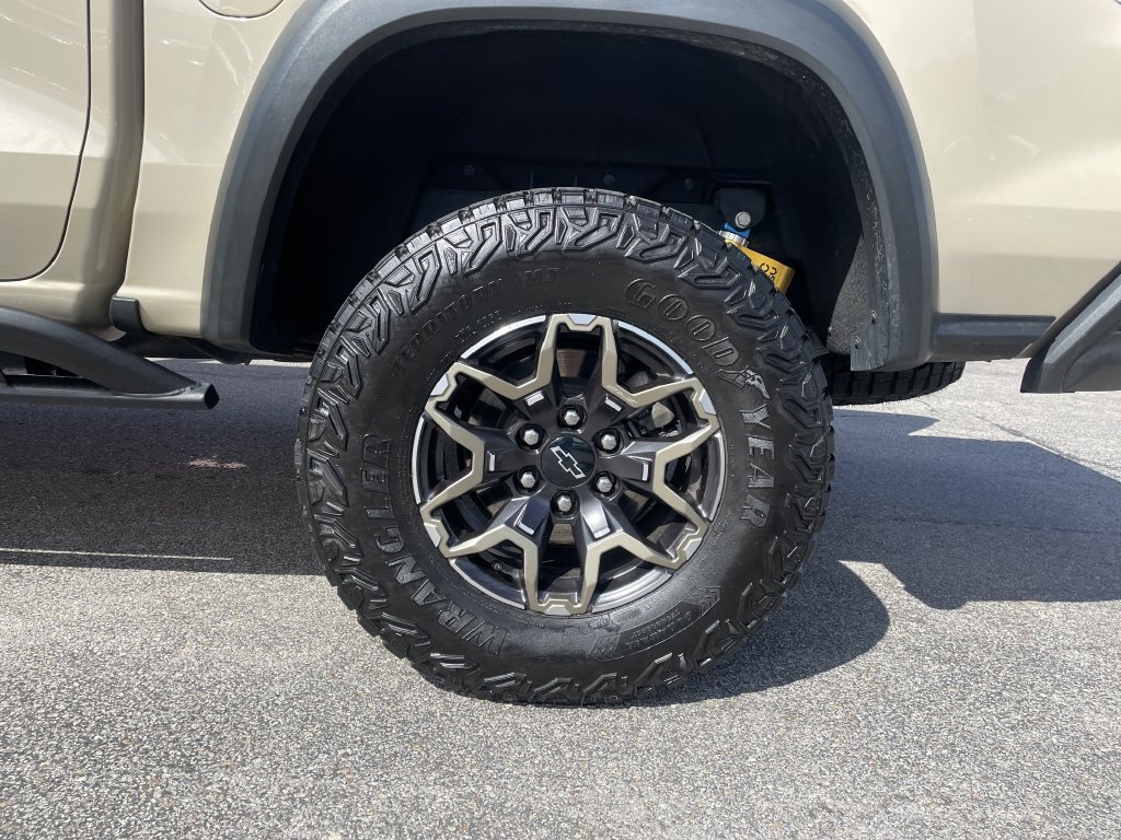 Used 2024 Chevrolet Colorado ZR2 w/ Technology Package AWD/4WD image 10