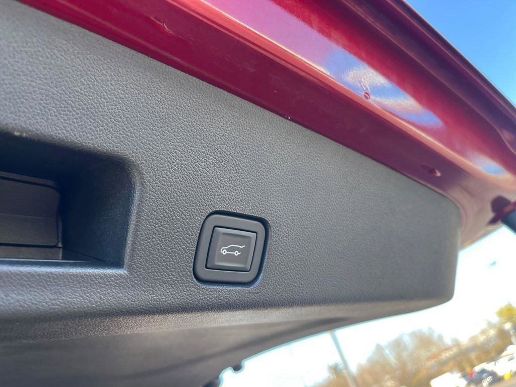 Used 2025 Chevrolet Traverse RS w/ LPO, Floor Liner Package FWD image 26