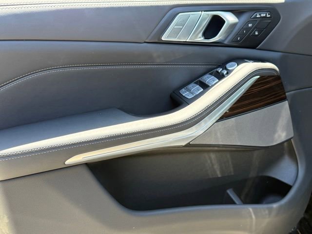 Used 2026 BMW X7 xDrive40i w/ Premium Package AWD/4WD image 18