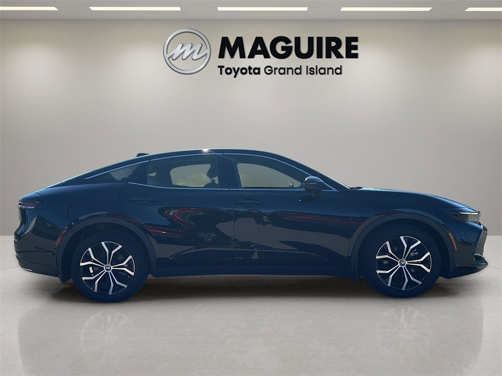 Used 2023 Toyota Crown XLE image 2