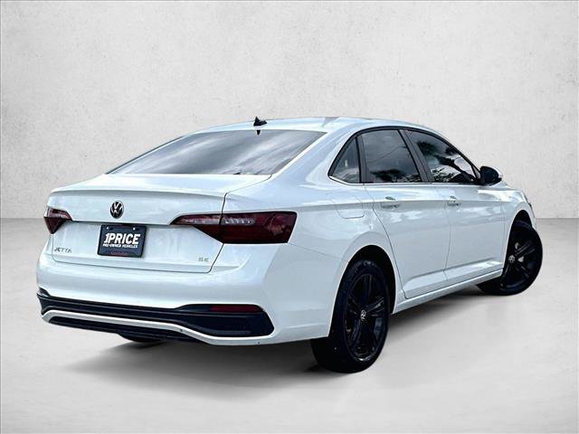 Used 2024 Volkswagen Jetta SE w/ Panoramic Sunroof Package FWD image 2