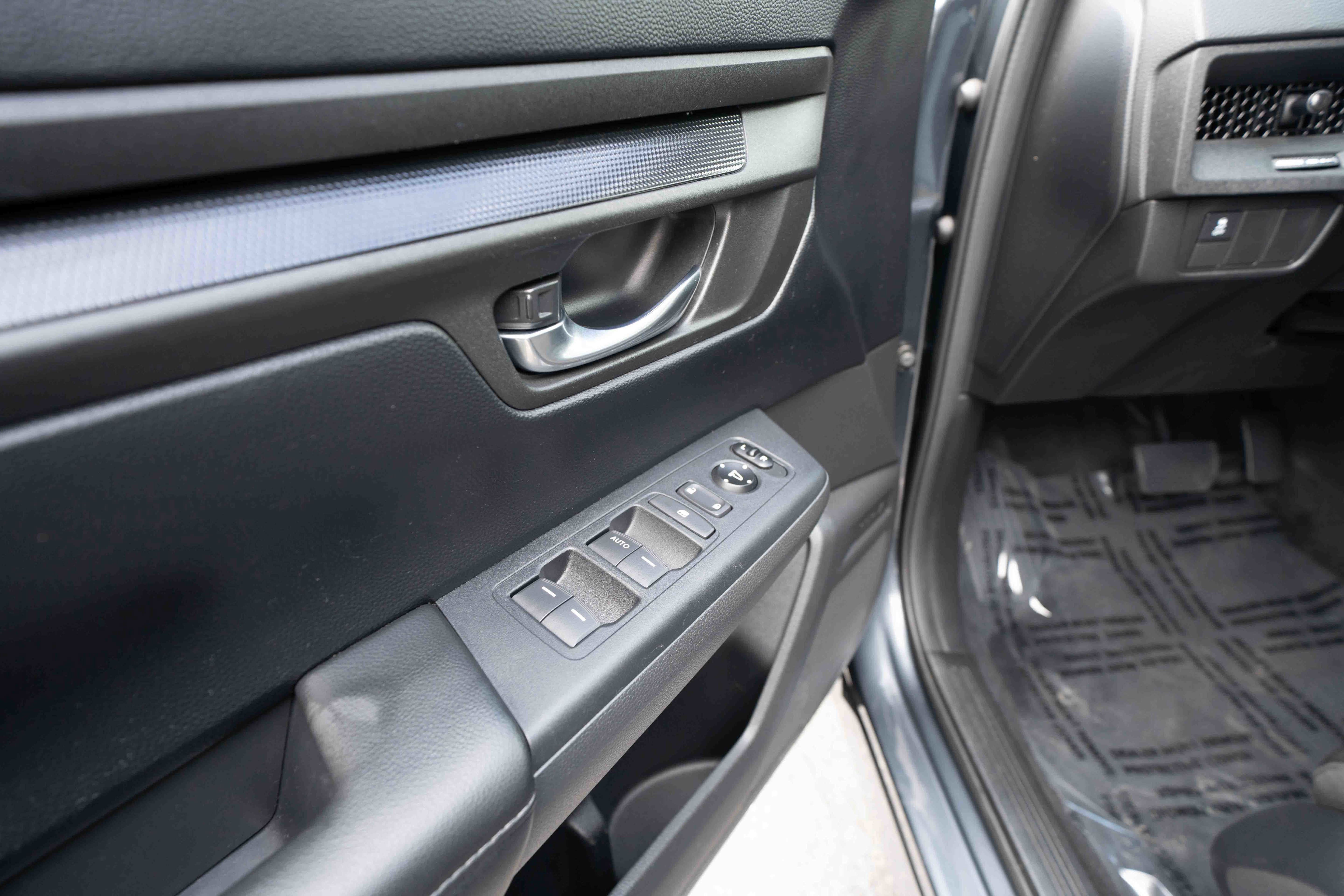 Used 2023 Honda CR-V LX image 7