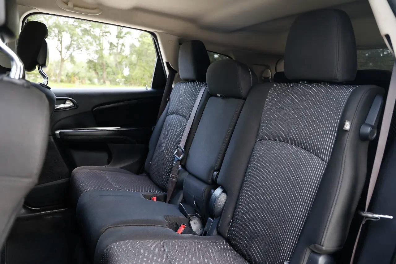 Used 2020 Dodge Journey SE FWD image 8