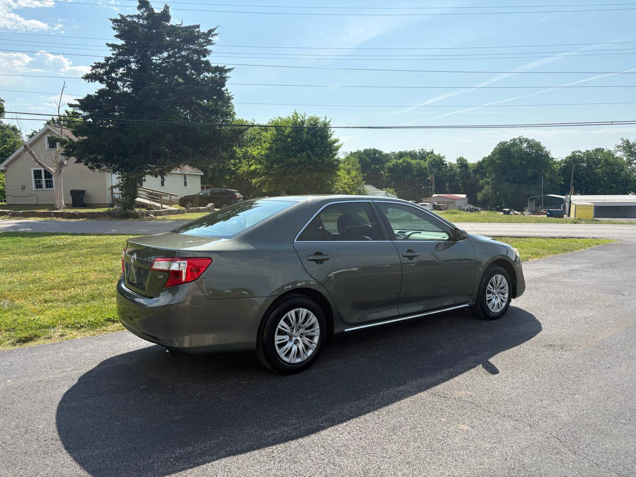 Used 2012 Toyota Camry LE FWD image 18