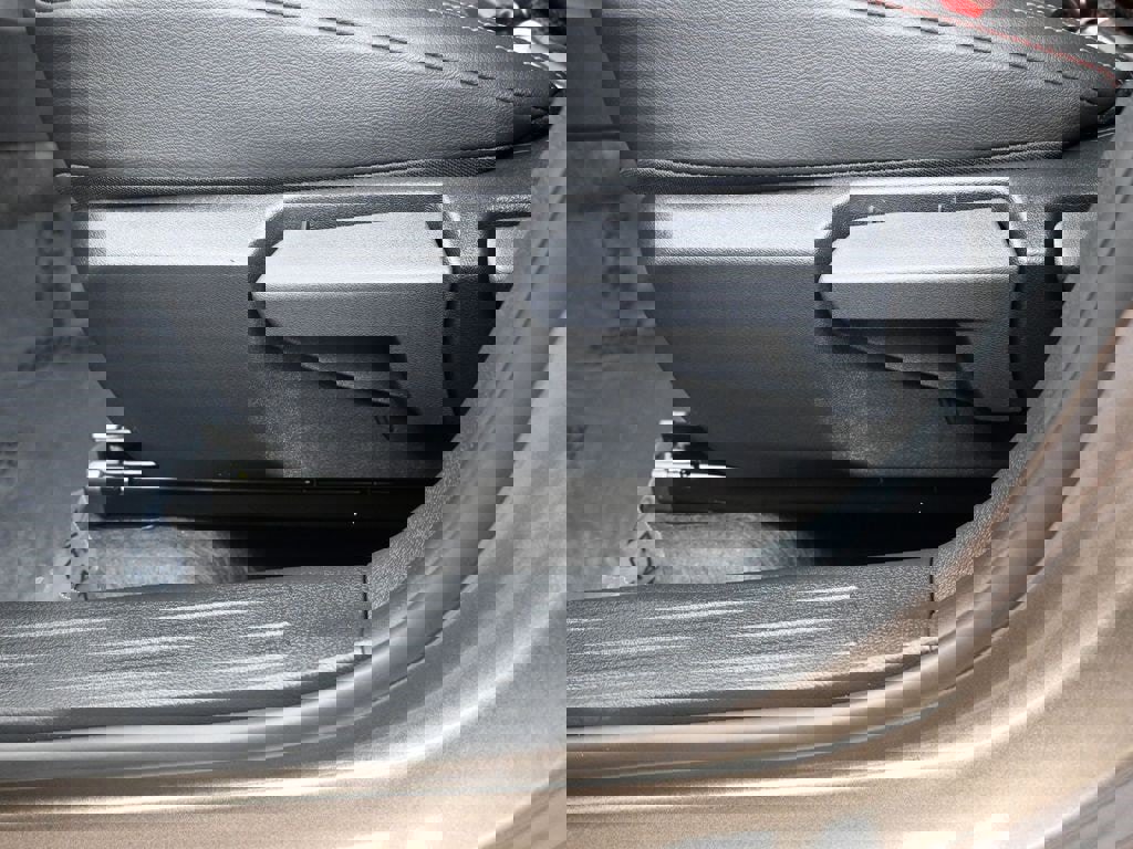 New 2026 Nissan Kicks SR image 12