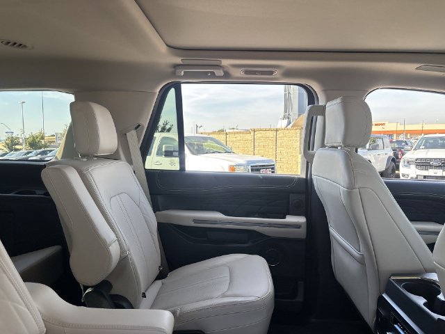 Certified 2024 Ford Expedition Platinum RWD image 16