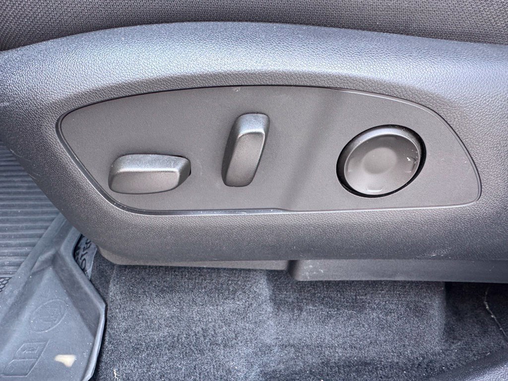 Used 2024 Chevrolet Traverse LT FWD image 19