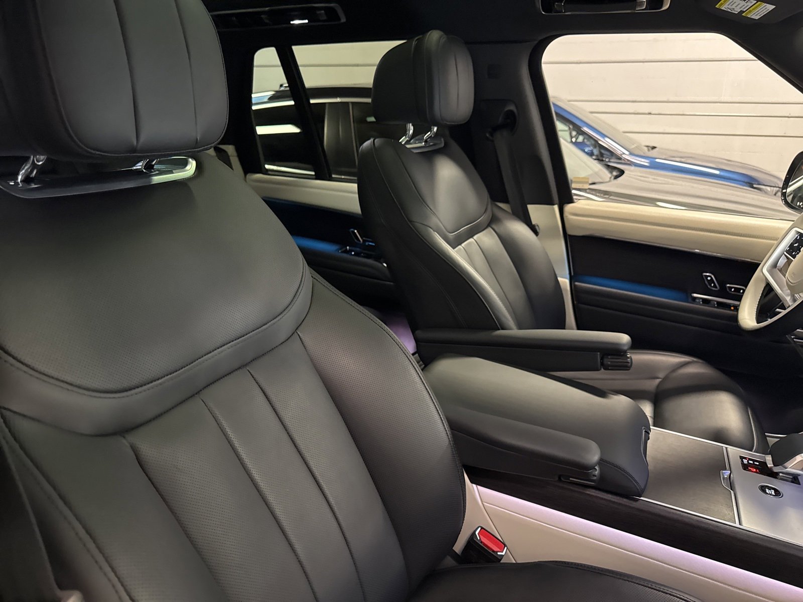 Used 2024 Land Rover Range Rover SE image 26