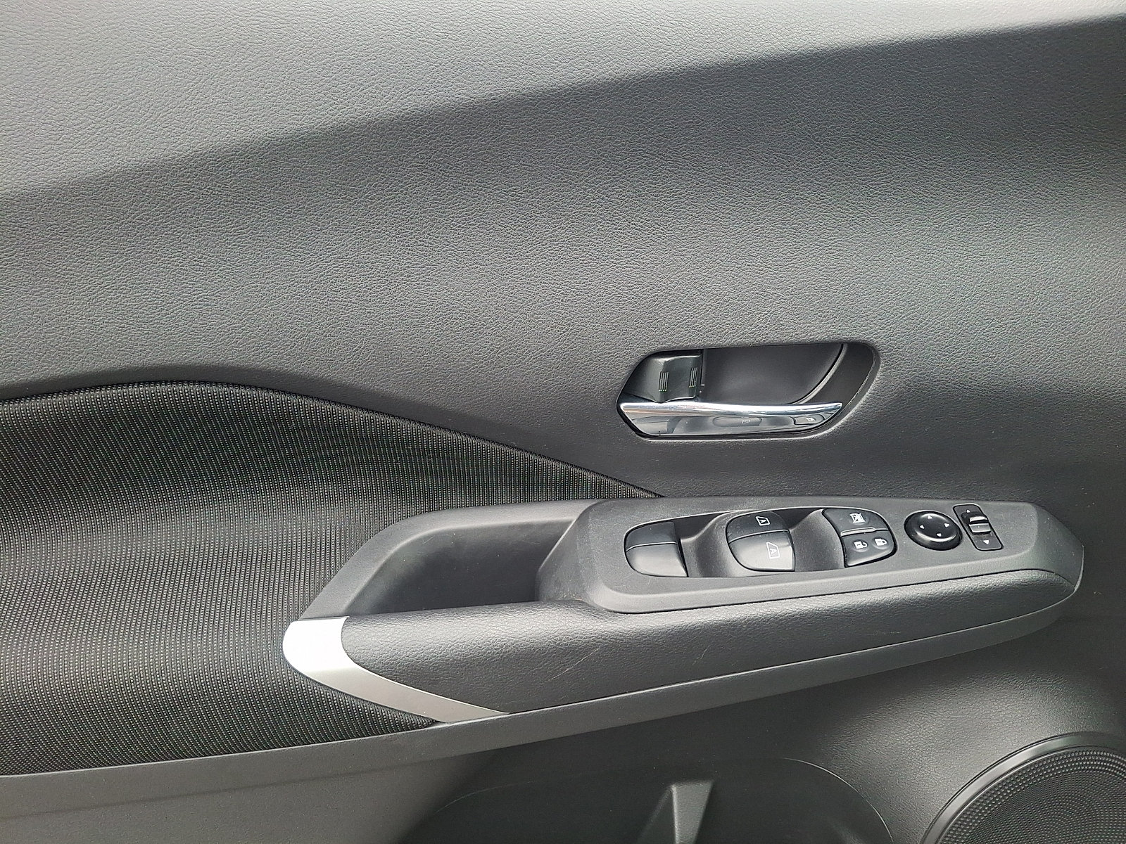 Used 2022 Nissan Kicks SV FWD image 12
