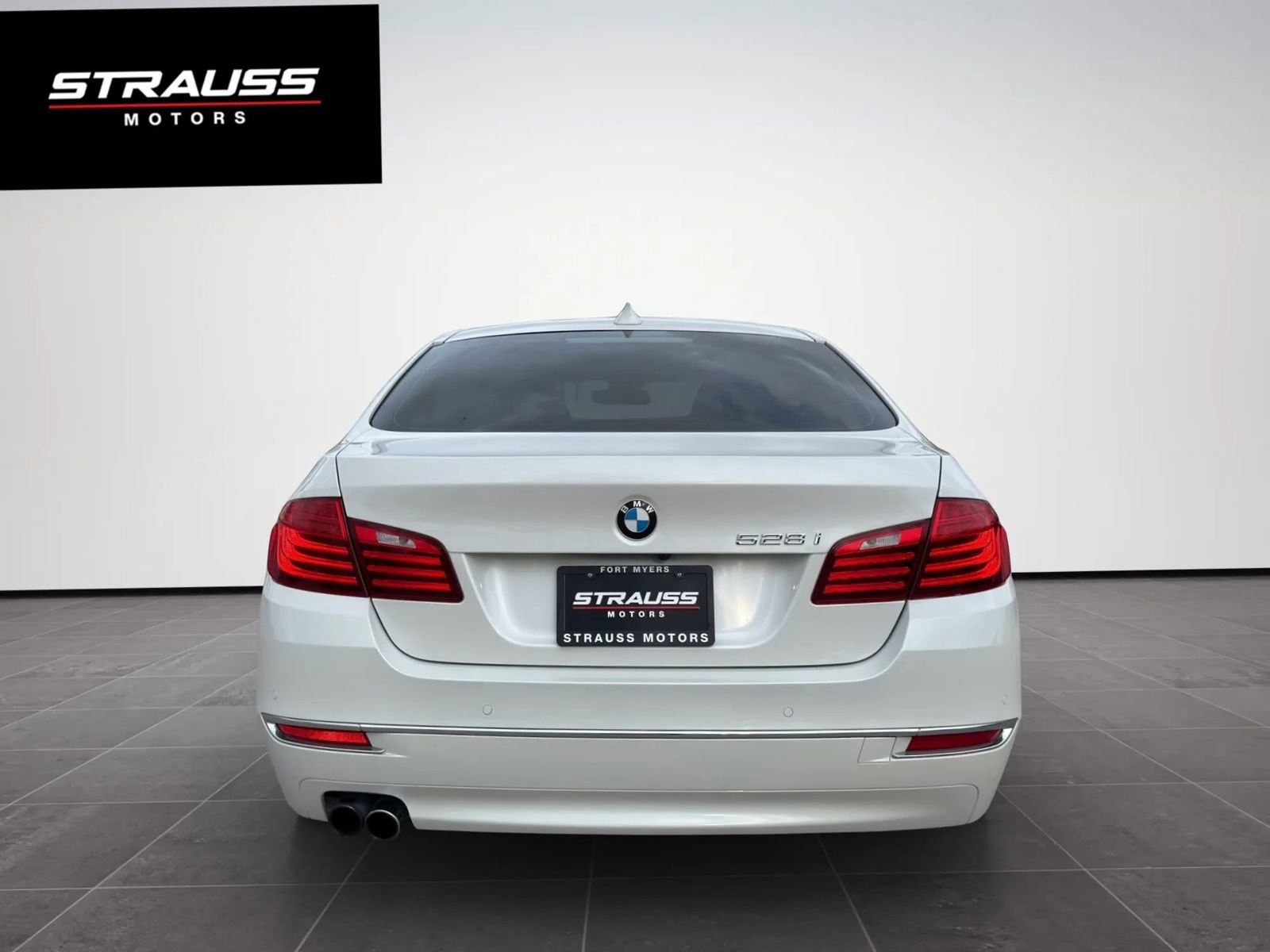 Used 2016 BMW 528i Sedan w/ Premium Package image 8