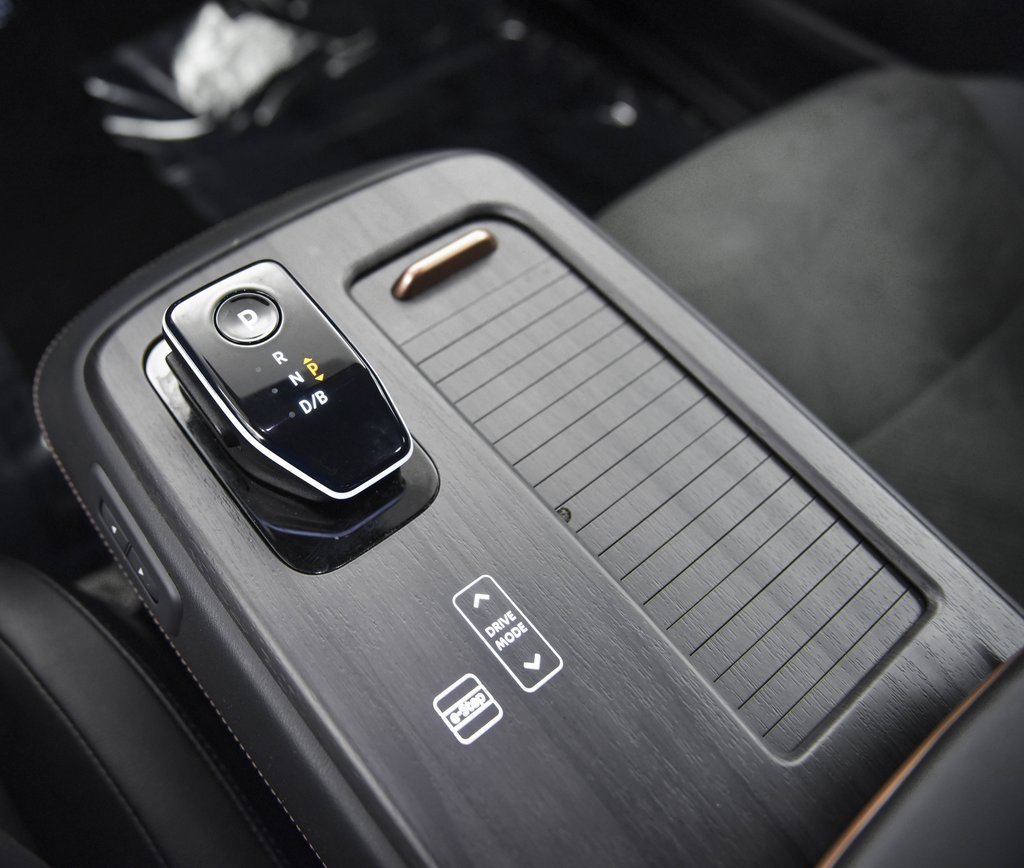 Used 2023 Nissan Ariya AWD image 22