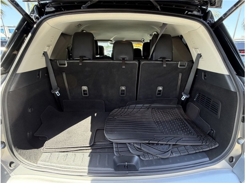 Used 2022 Nissan Pathfinder SL FWD image 24