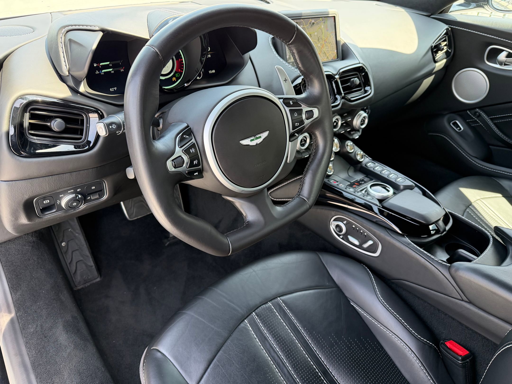 Used 2020 Aston Martin V8 Vantage Coupe image 4