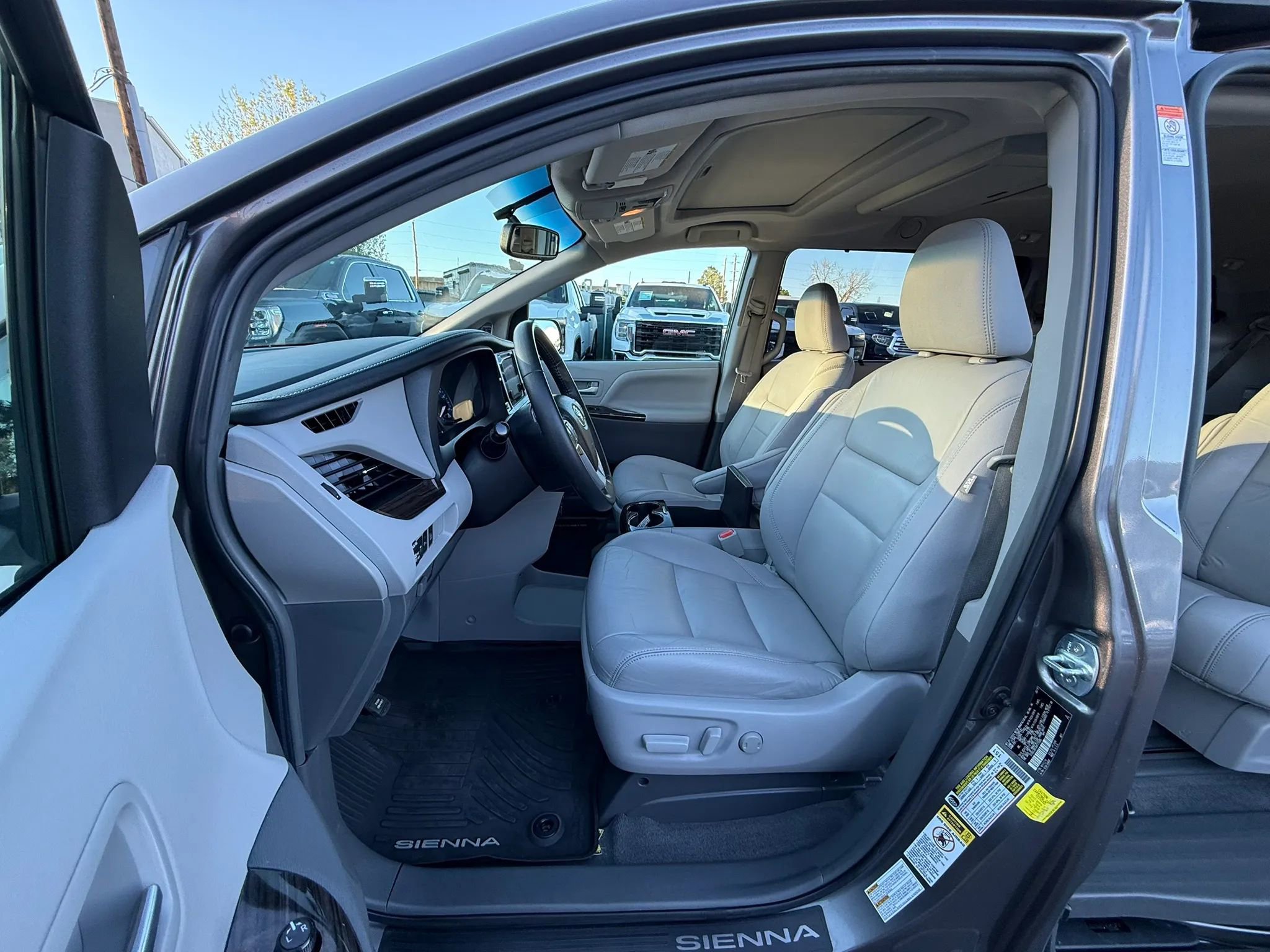 Used 2017 Toyota Sienna XLE Premium w/ Protection Package image 20