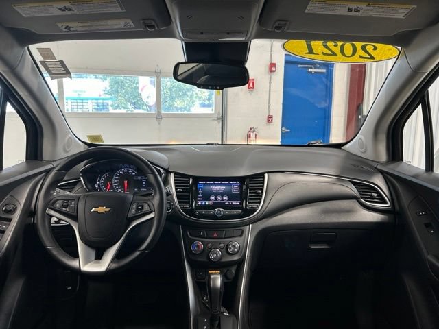 Used 2021 Chevrolet Trax LT w/ LT Convenience Package AWD/4WD image 15