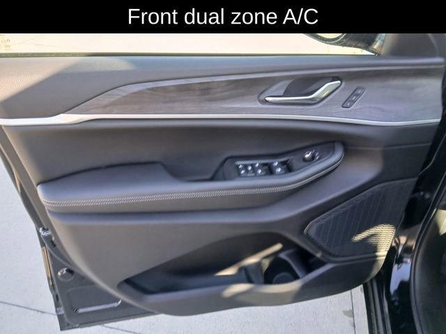 New 2025 Jeep Grand Cherokee Limited image 12