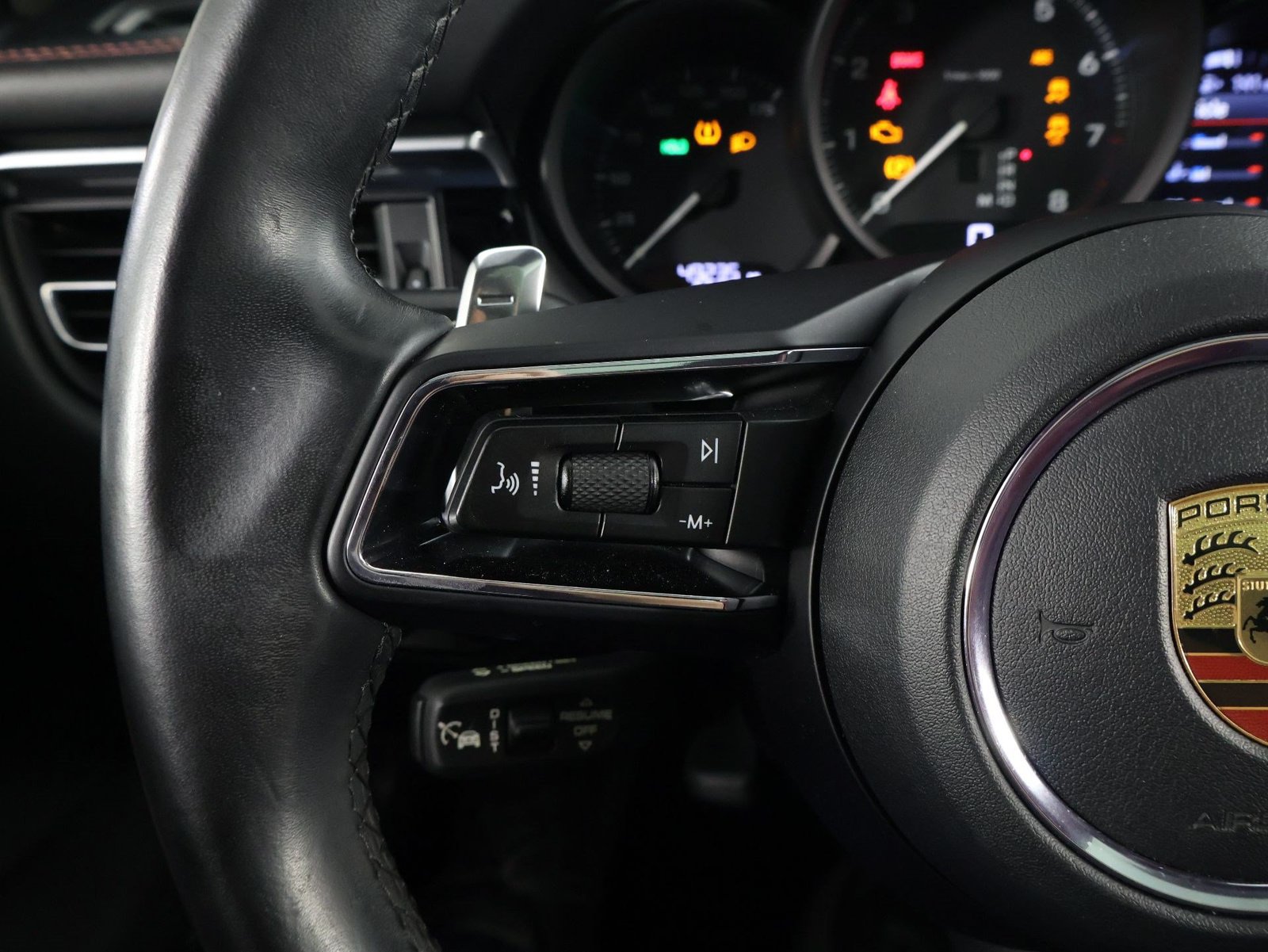 Certified 2023 Porsche Macan AWD/4WD image 14