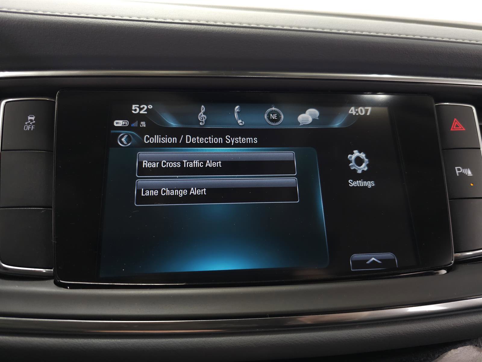 Used 2019 Buick Enclave Essence image 24