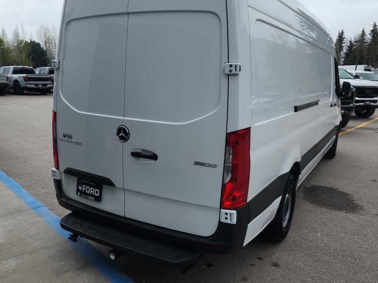 Used 2021 Mercedes-Benz Sprinter 2500 image 9